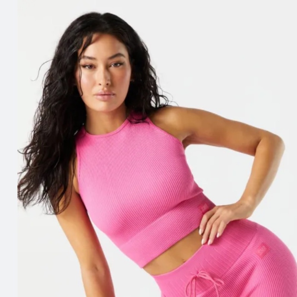 Summer Ray Vibrant Pink Seamless Top Size M/L